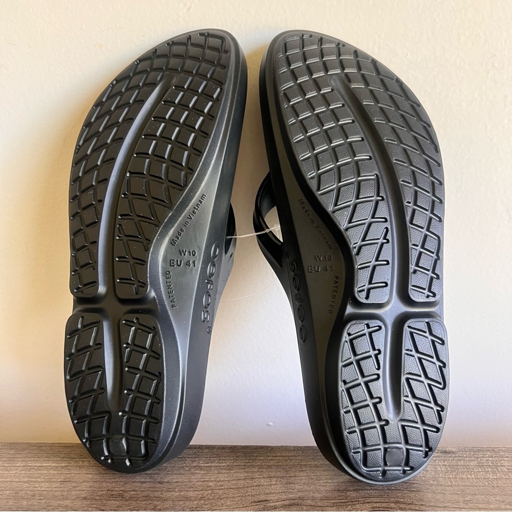 Oofos OOLaLa Women's Black Recovery Sandal Size 10 - Picture 7 of 8